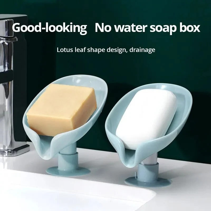 Leaf-Shape Self-Draining Soap Holder – Decorative 45° Slanted Hydraulic Soap Dish with Suction Base (Random Color)