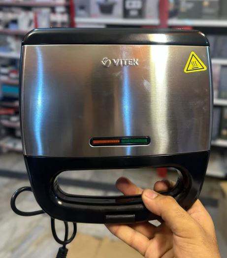Vitek VT‑7147 Sandwich Maker | 750W | Non-Stick Plates | 4 Triangular Toasts | Compact & Safe Design